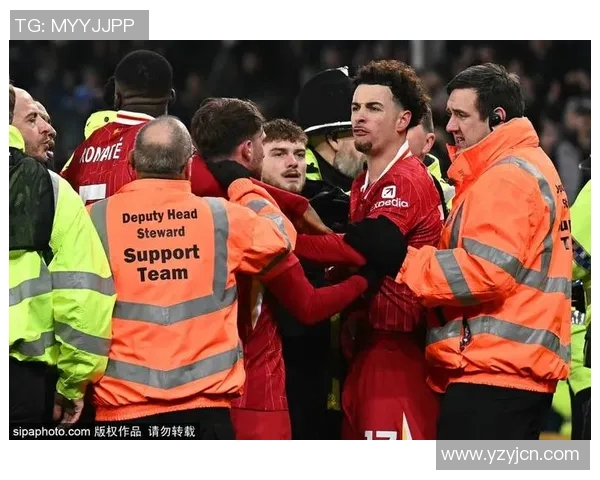 曼联与埃弗顿激战正酣詹俊解读比赛精彩瞬间与战术分析