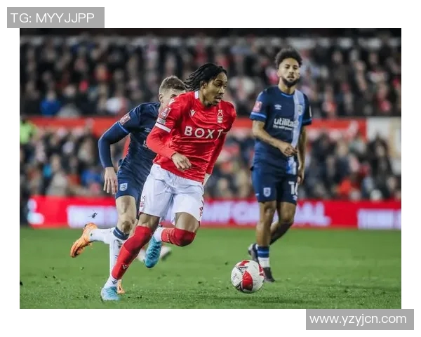 哈德斯菲与诺丁森林激战正酣谁能在英冠赛场赢得胜利