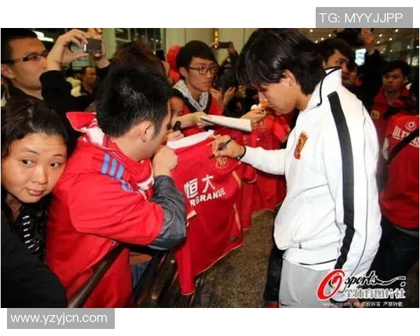 恒大与香港对决球迷热情高涨精彩瞬间回顾视频分享 恒大与香港对决球迷热情高涨精彩瞬间回顾视频分享